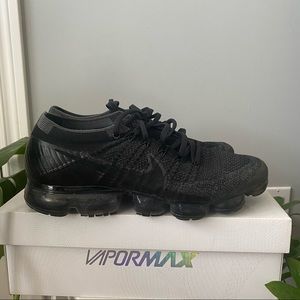 NIKE AIR VAPORMAX FLYKNIT
BLACK ANTHRACITE & GREY